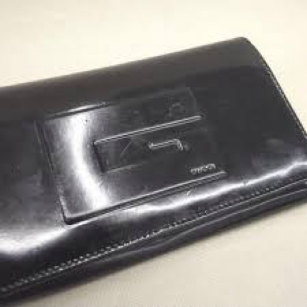Gucci Black Logo Clutch Wallet - Picture 10 of 11